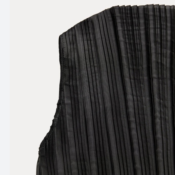 ZARA Black Pleated Set - Picture 2 of 5